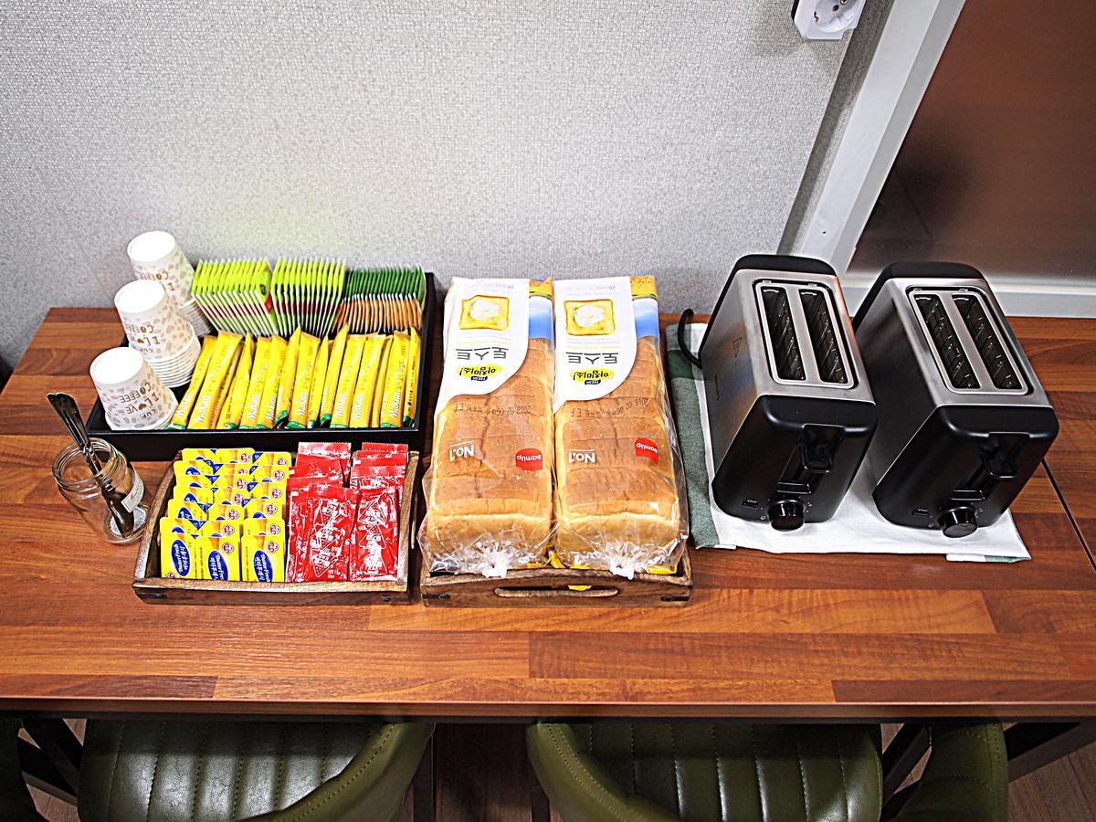 Hostel Gaon Sinchon Seoul Eksteriør billede