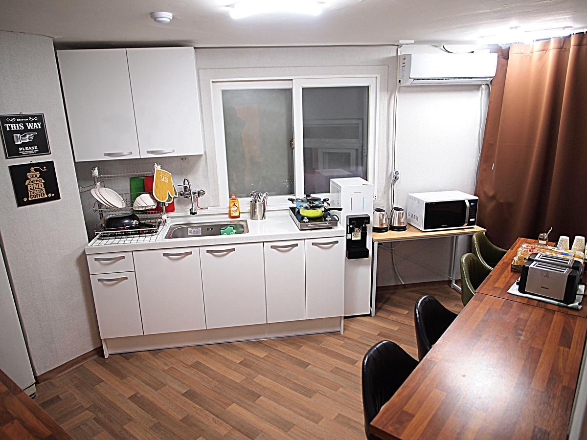 Hostel Gaon Sinchon Seoul Eksteriør billede